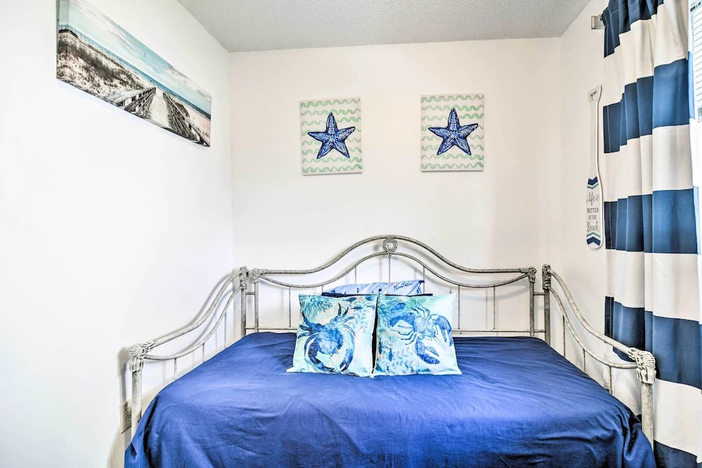 On-site Beach Access: Walkable Gulf Coast Retreat