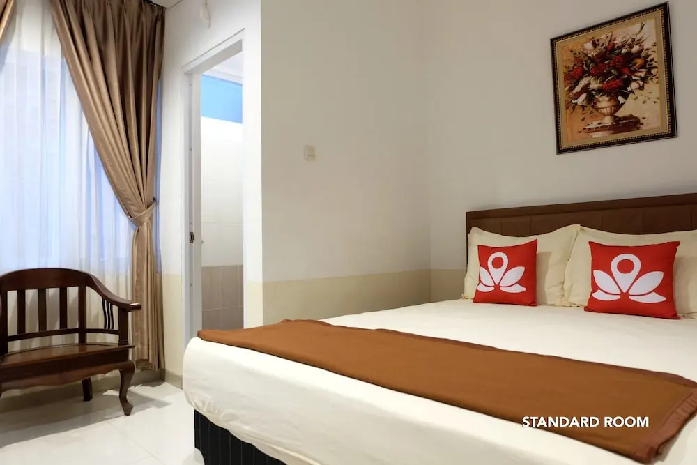 ZEN Rooms Near Alun-Alun