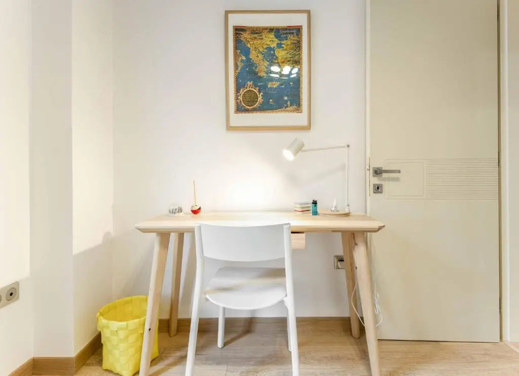 Brand new stylish 3 bdrm apartment with terrace