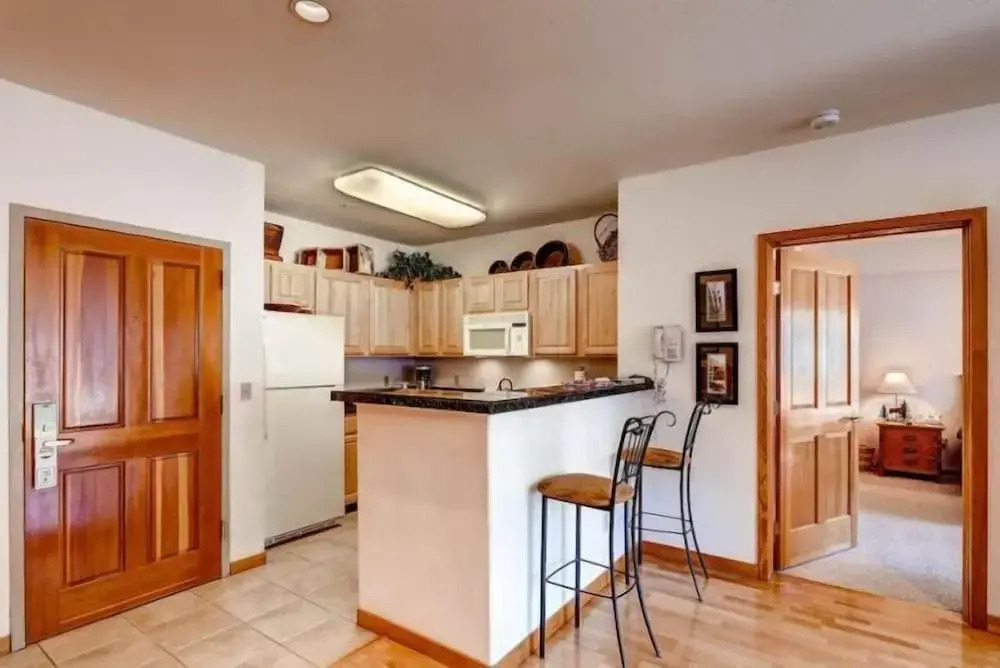 2 Bedroom Gateway Lodge Condo Near Mountain House