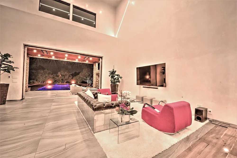 Lx1a: Luxury Contemporary Villa in The Middle of Nature