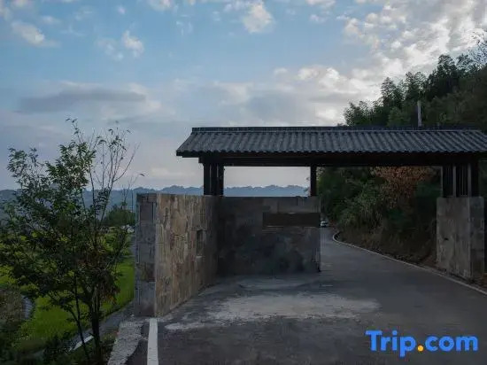 Trip.com Group Country Retreats (Zhang Jiajie Manson Joint Resort）