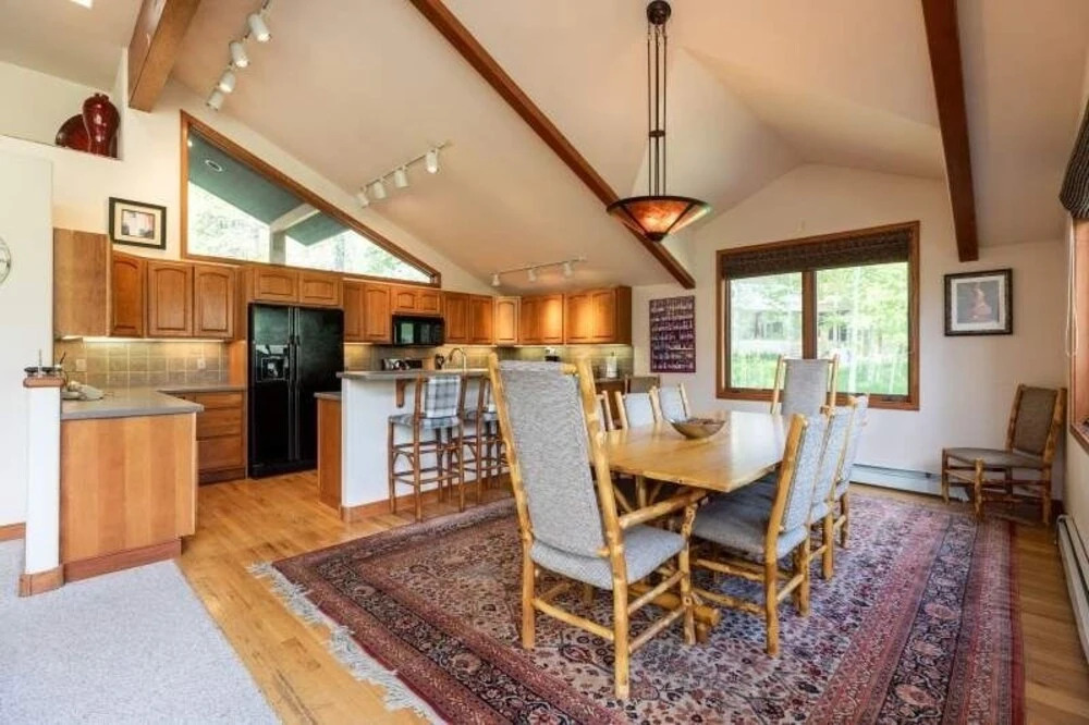 5-Bedroom 4 Bath Home,Sleeps 10, on free Town of Vail Bus Route