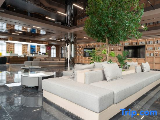 Yinchun Grand Hotel (Wangjialiang Subway Station)