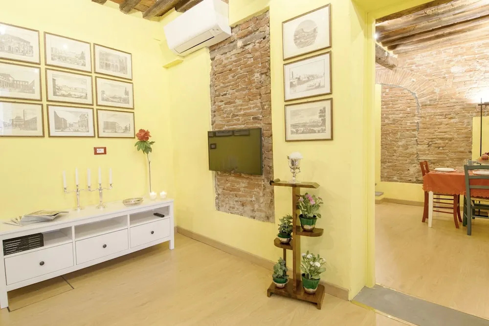 Palazzo della Stufa - Apartments for rent in Lucca