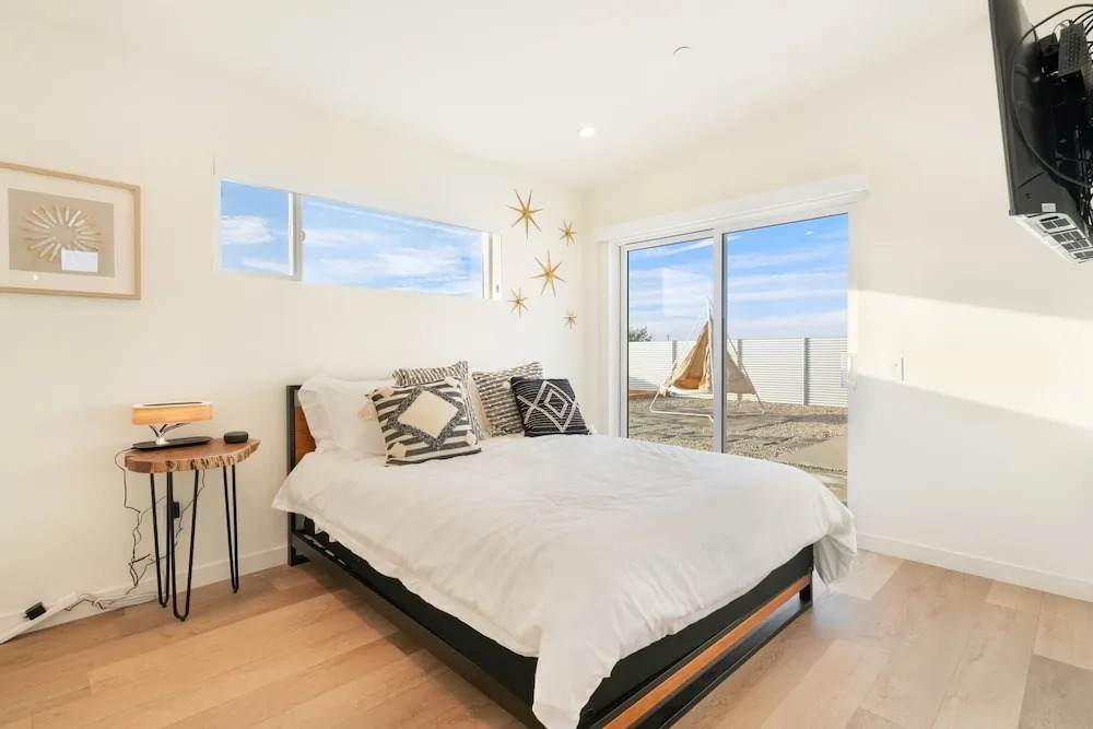Sun Oro Joshua Tree - Hot Tub, Bbq, Fire Pit & Gameroom 2 Bedroom Home by RedAwning