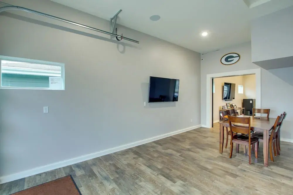 Green Bay Getaway Near Lambeau Field & Resch