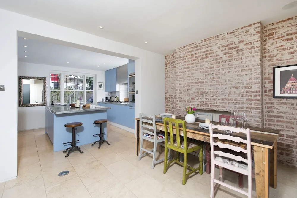 Stylish and Spacious 2BR House in Hammersmith
