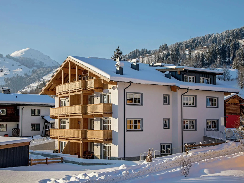 Wonderful Apartment with Balcony, Ski Storage, Carport, Lift