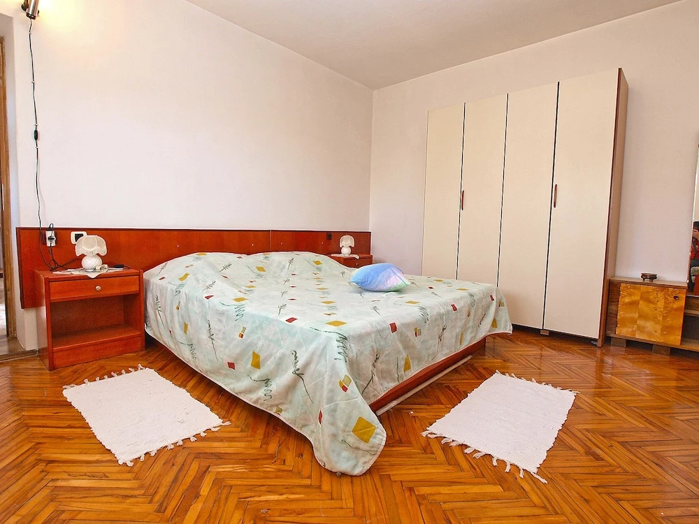 Apartment 860