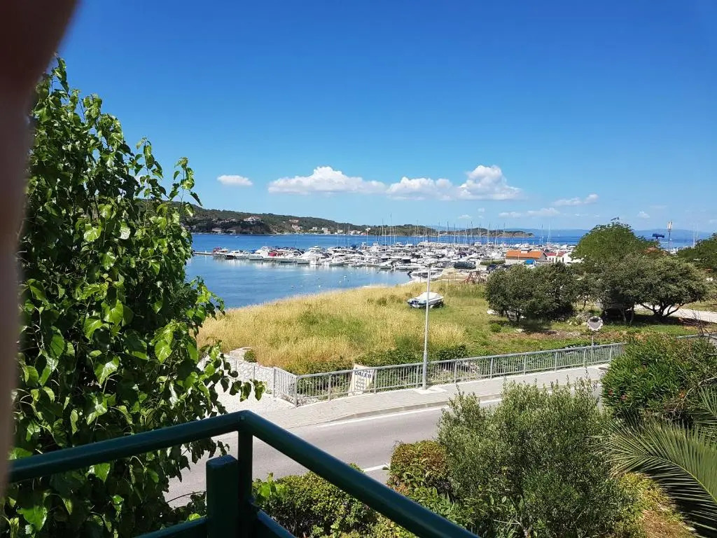 Apartmani Mira