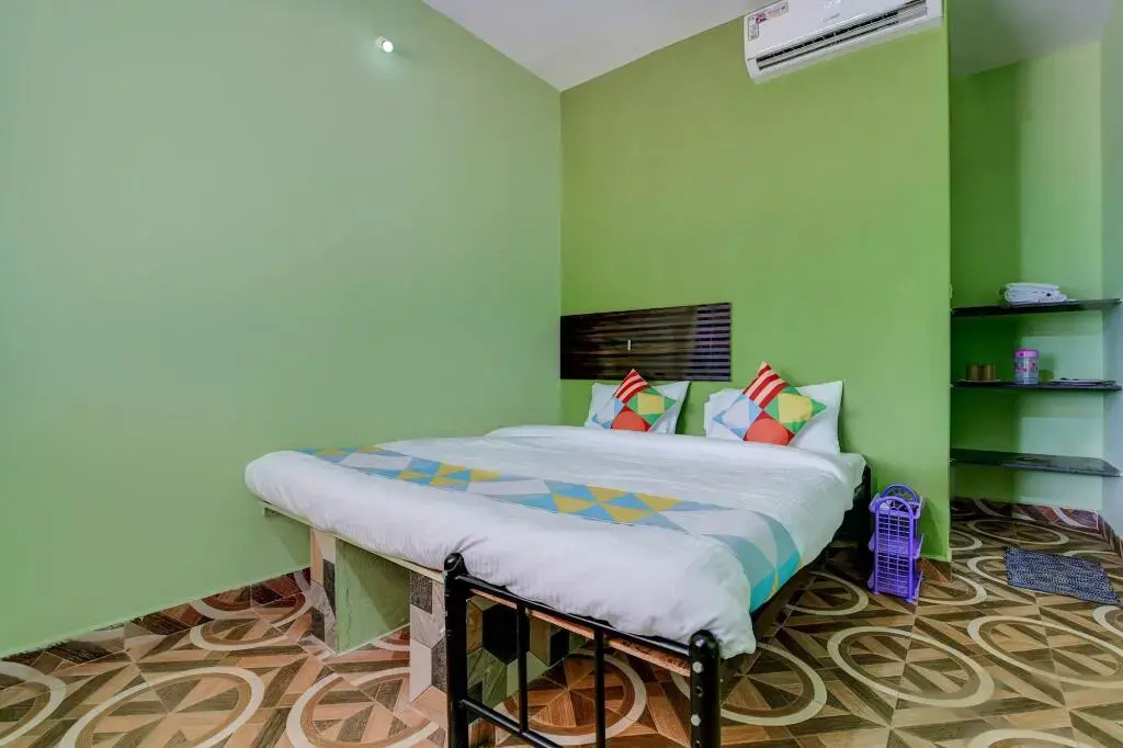 Usha By OYO Rooms