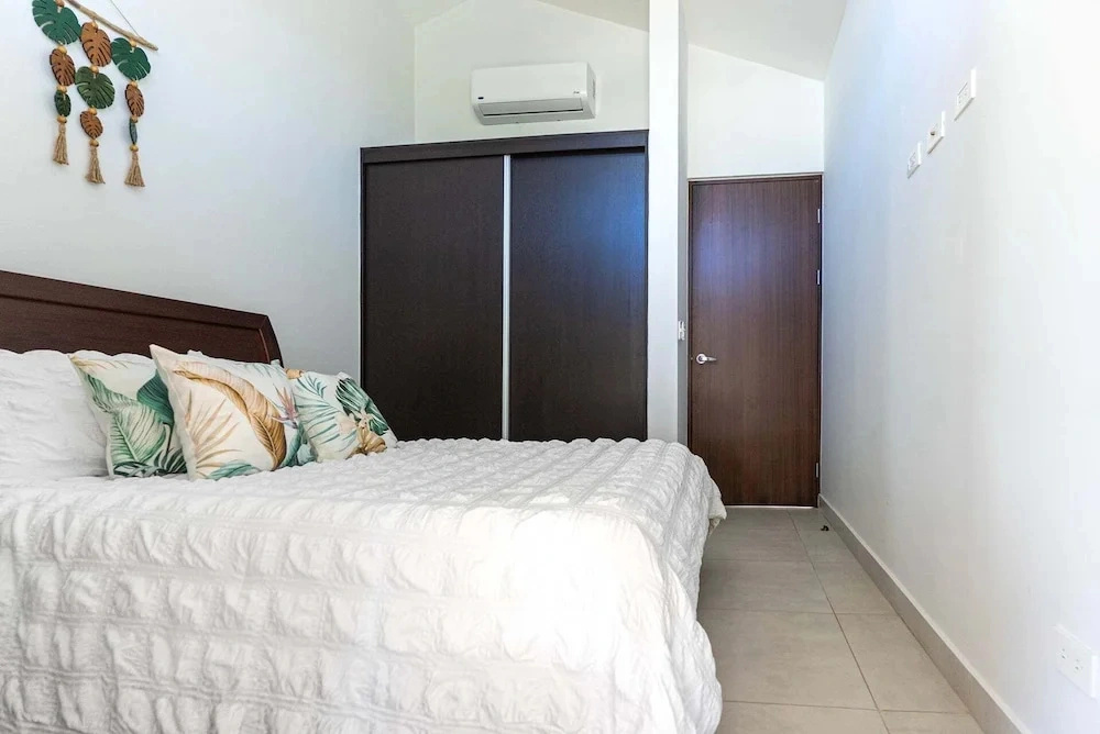 Private Pool & Tropical Style, Minutes From the Beach