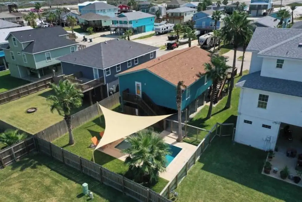 Private Pool, Large Yard, Game Room, Balcony South By Sunkissed by Avantstay