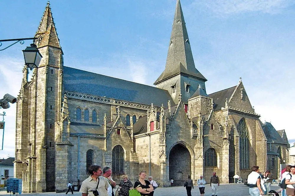Coastal Stay With Pool in La Baule