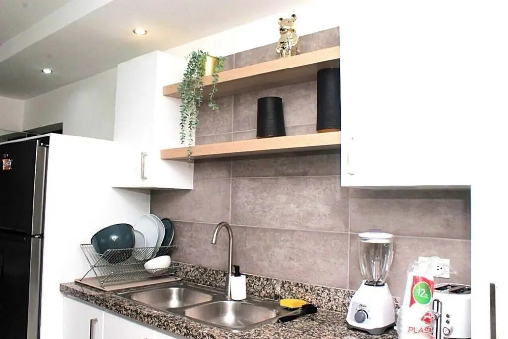 Modern 1BD Downtown+Pool+SmarTVs+BBQ+Gym