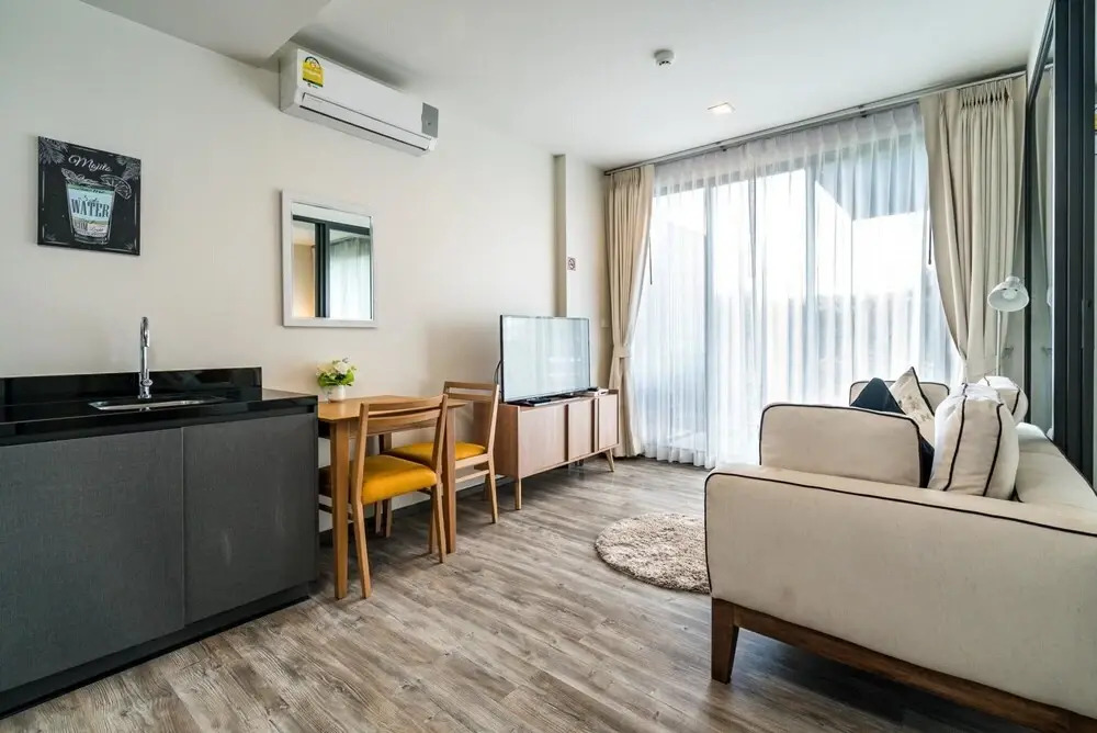 D189 - Convenient Apartment in The Deck Condo Pool gym and Laundry Room