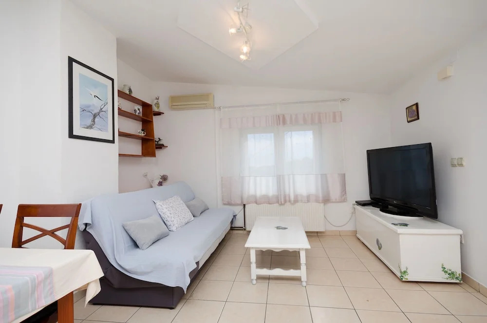 Apartments Mladen