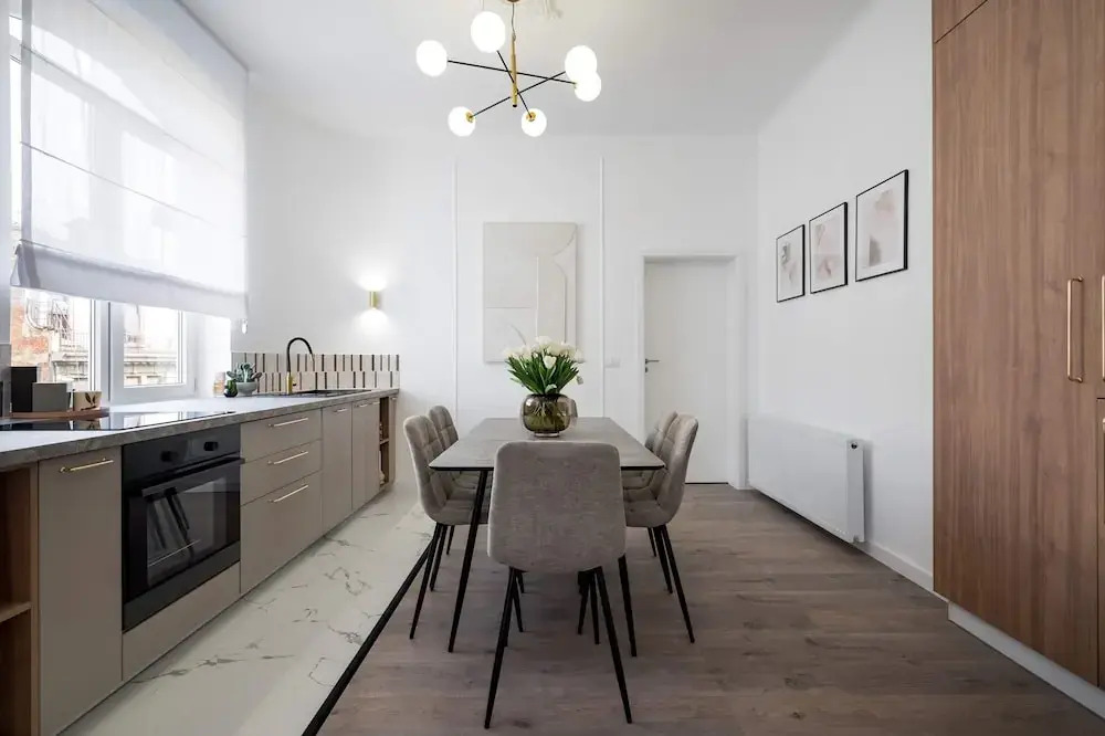 Contemporary Aparthotel 2-BR Flats Near Old Town Quiet & Serene