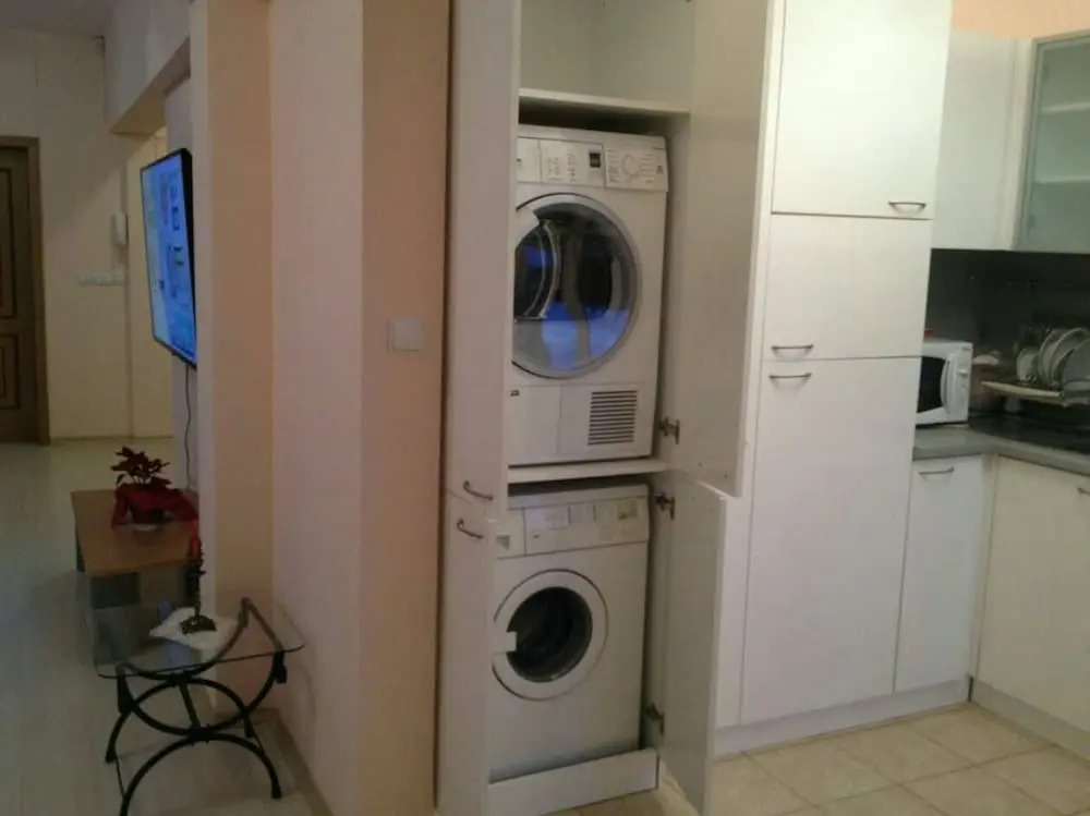 FM Deluxe 1-BDR Apartment with Balcony - Awesome Tub