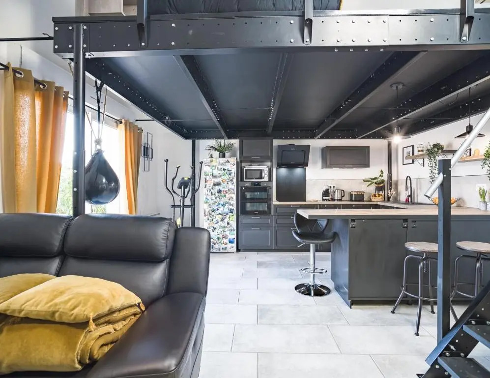 Loft avec jardin et parking privé