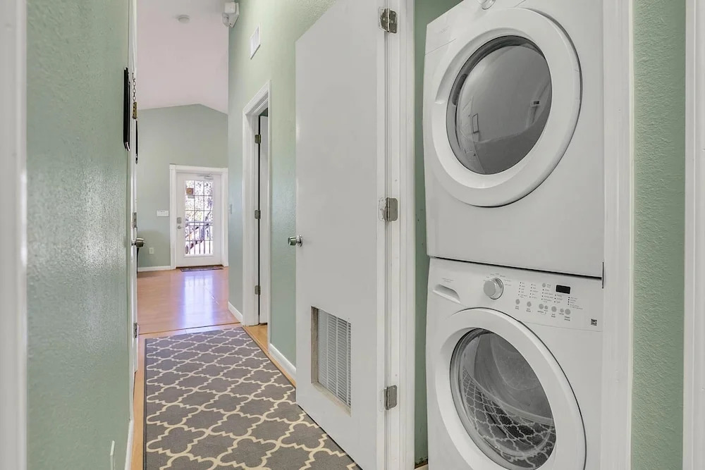 Sleeps 22 in Tarpon Springs - 2 Pools! by RedAwning