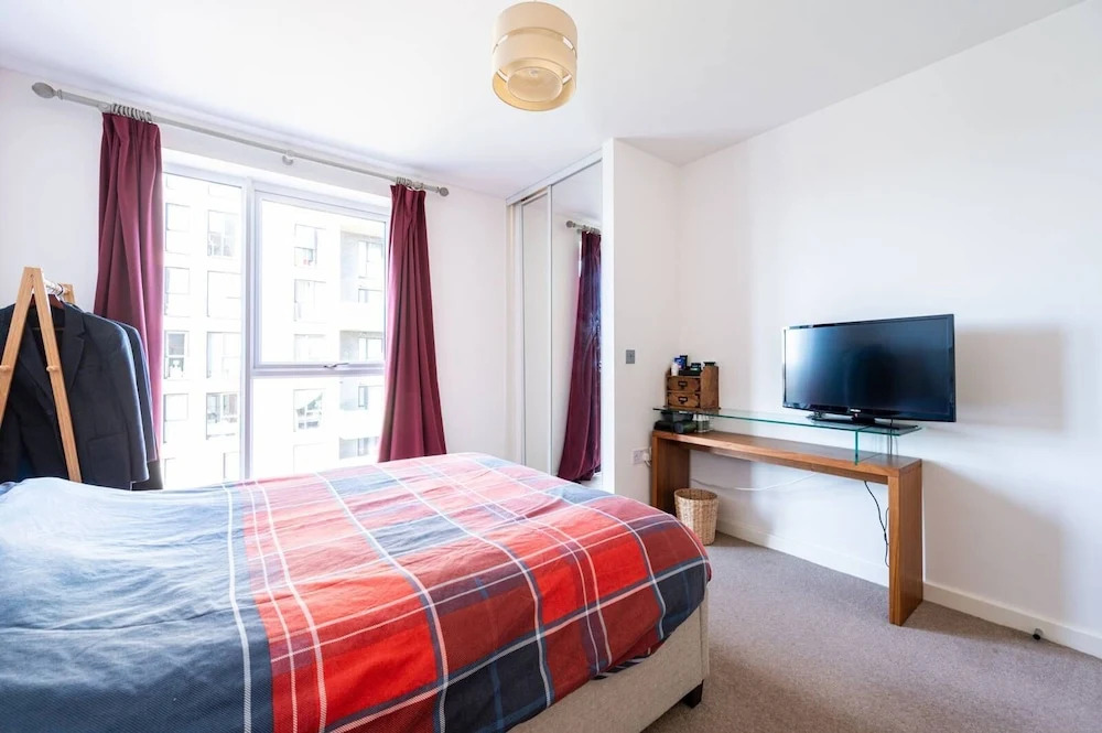 2-bed Apartment Only 15 Mins From Central London