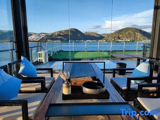Waterside Beautiful villa