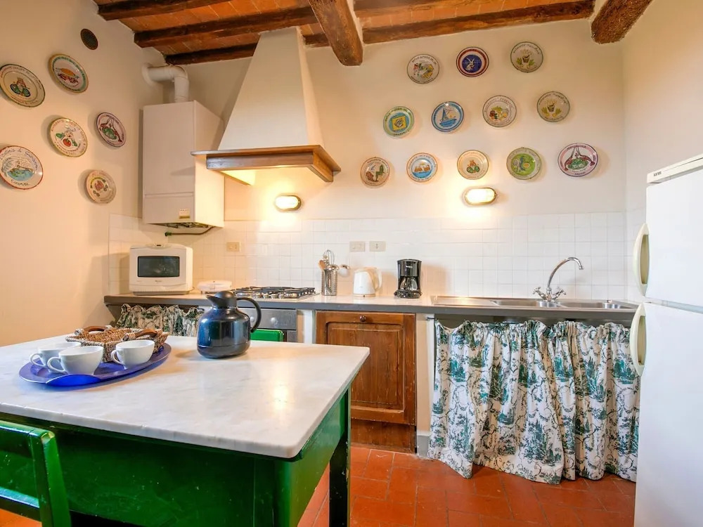 Luxurious Farmhouse in Capannoli With Pool
