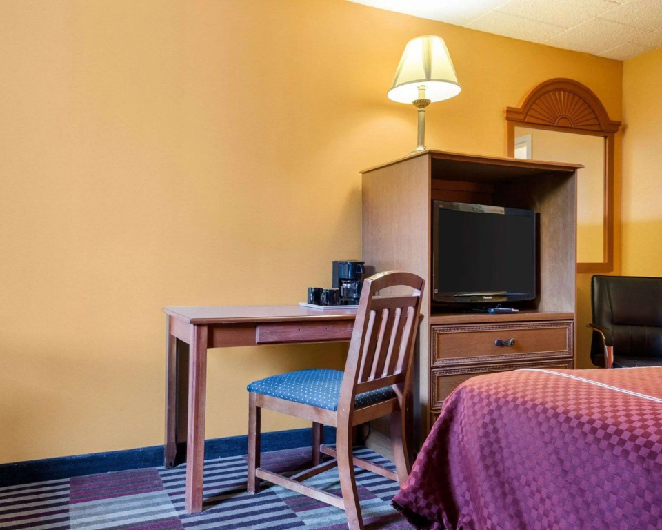 Rodeway Inn University