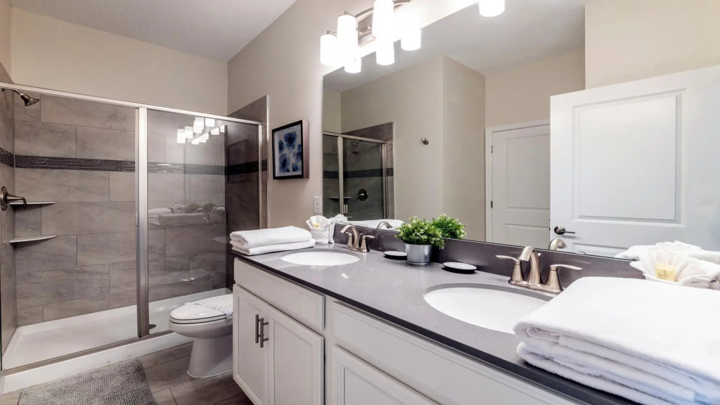 Modern 9BR Family Villa Close Disney w Pool SPA