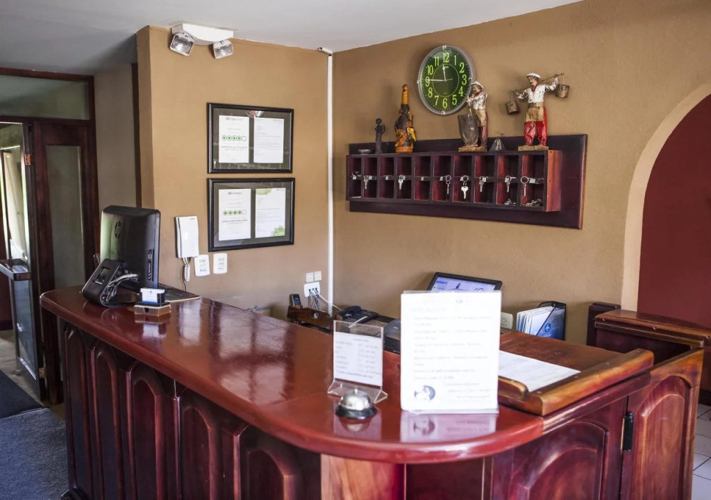 Berlor Airport Inn