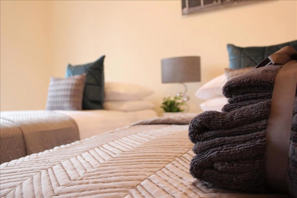 The Maelor - Berwyn House - Central Wrexham - Sleeps Up To 6