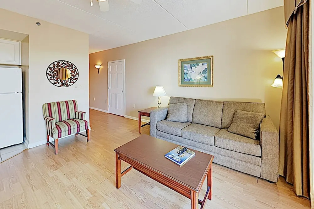 New Listing! Lovely River-view W/ Balcony 1 Bedroom Condo
