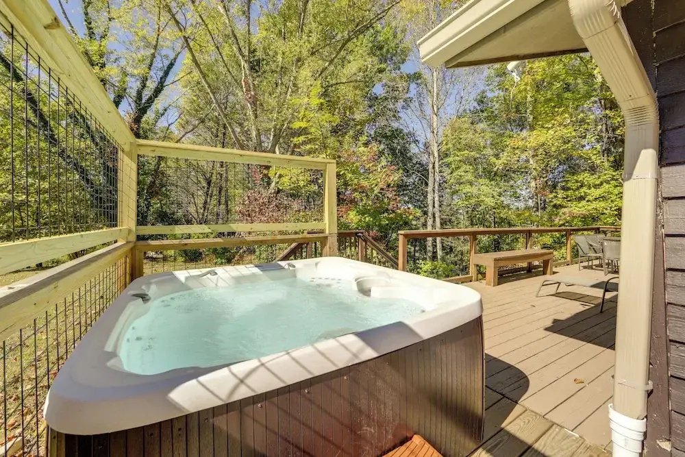 Hot Tub + Game Room: Gatlinburg Family Cabin!