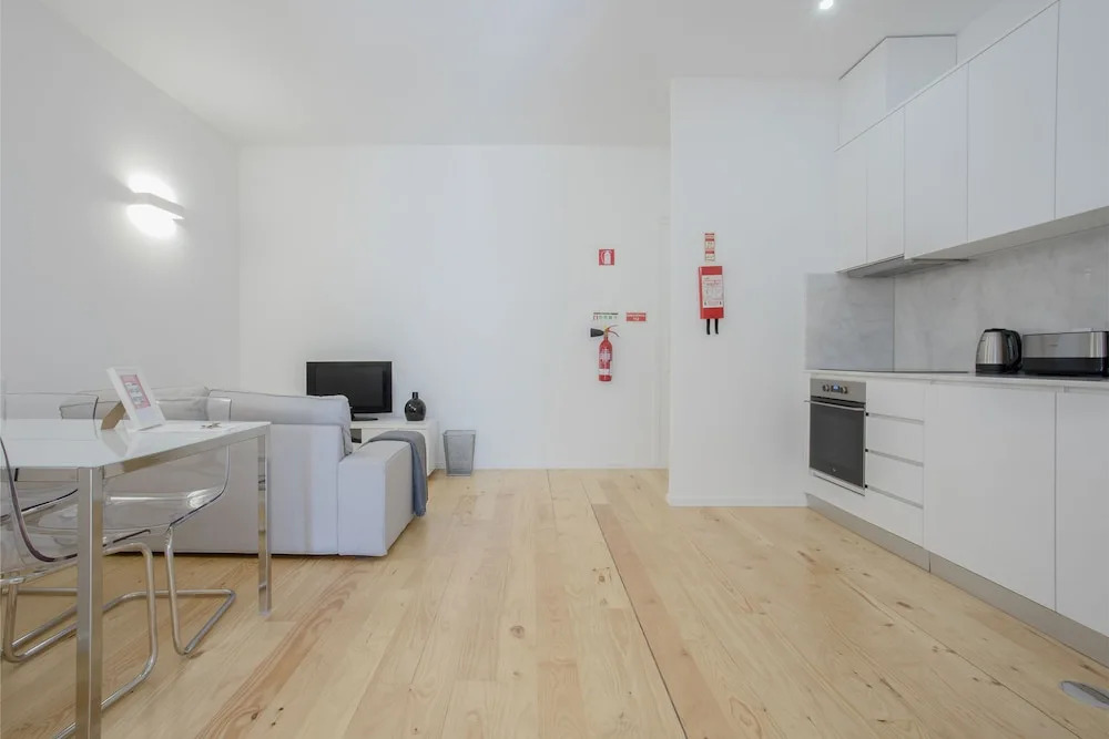 Bombarda Apartments by LovelyStay