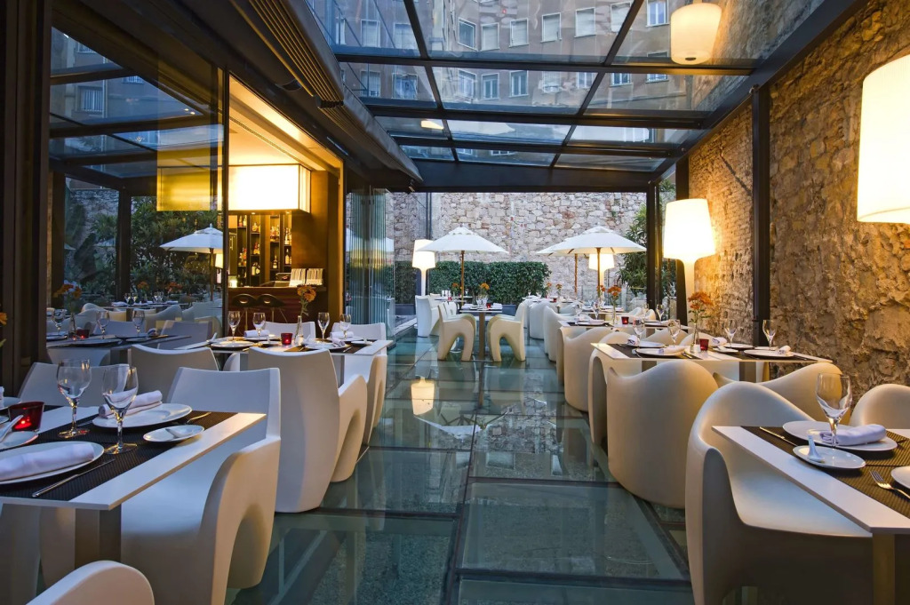 Olivia Plaza Hotel