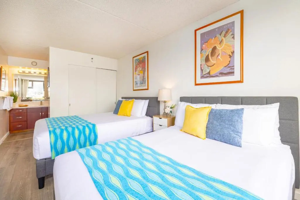Beautiful 17th Floor Condo with AC, WiFi, Parking - Short Walk to Beach