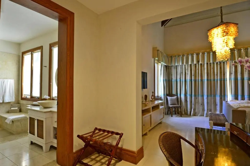 Ocean and Golf View 5-bedroom Villa With Unique Tropical Style