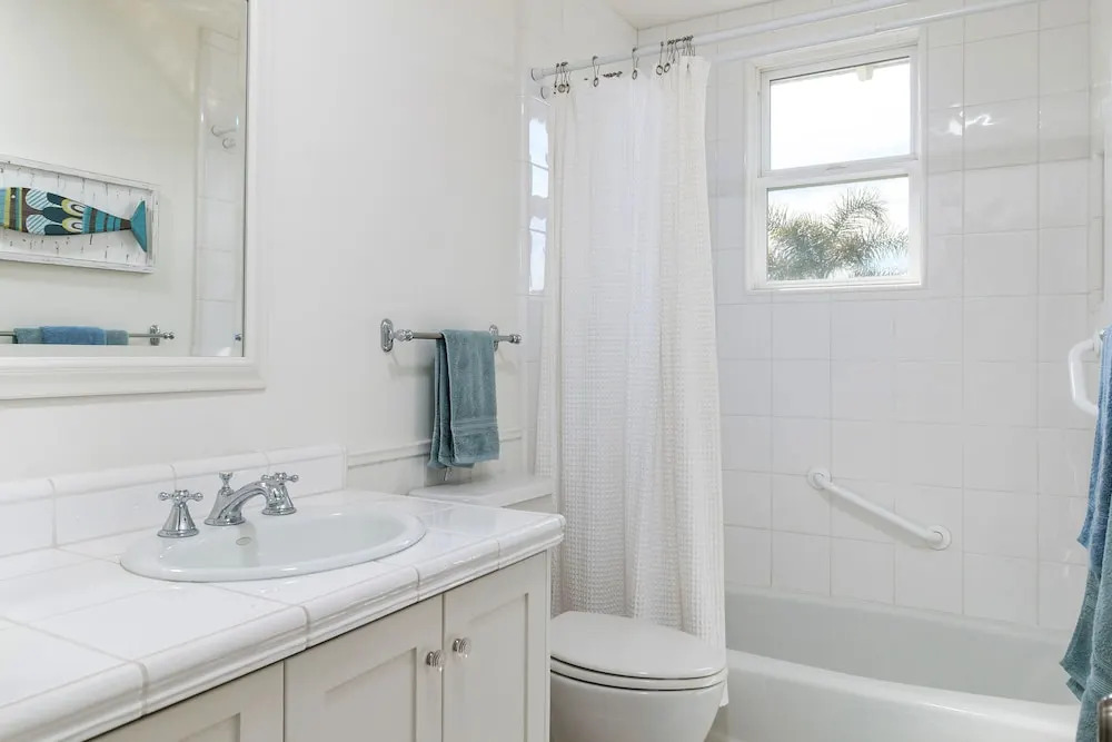 2142 Pierpont Home - 4 Br home by RedAwning
