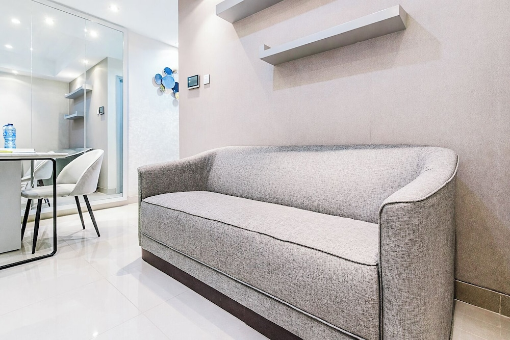 Artistic And Bright 1Br At Grand Sungkono Lagoon Apartment
