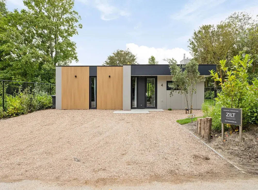 Villa in Zeeland near Banjaard Beach
