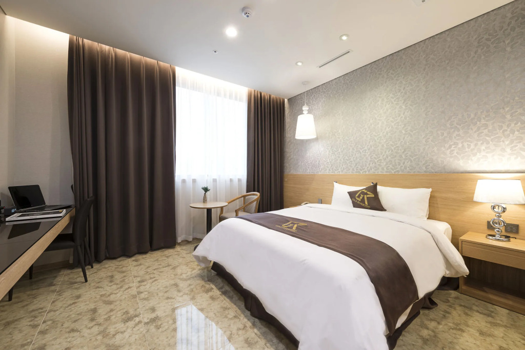 GoldRiver Hotel