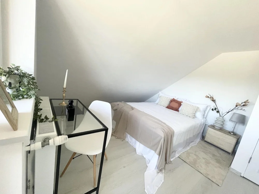 Impeccable 2-bed House in Albești