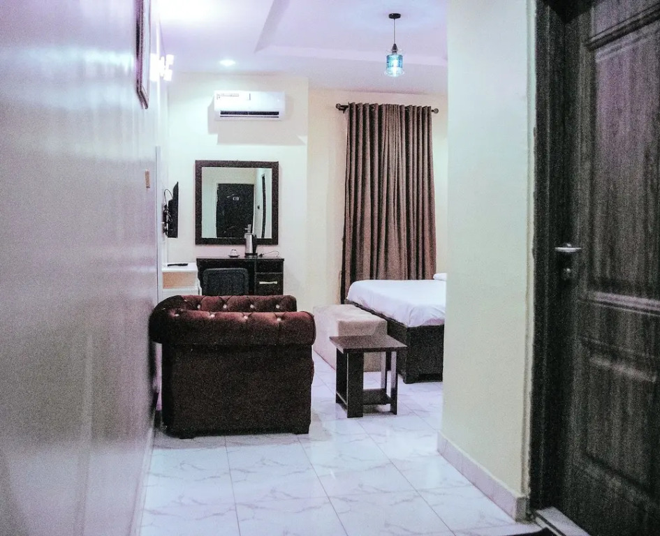 Golden Top Hotel