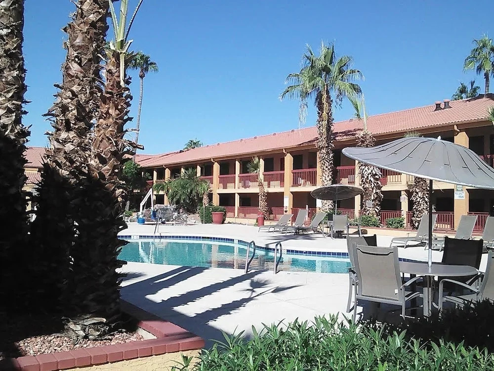 American Inn and Suites