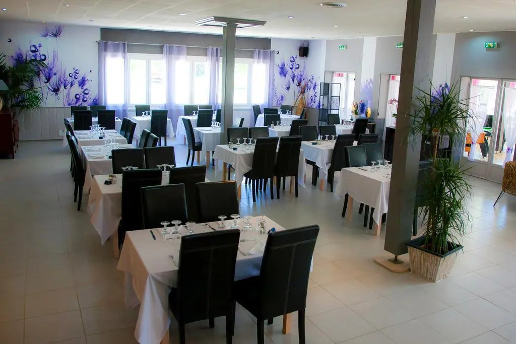 Hôtel Restaurant Les Lavandins