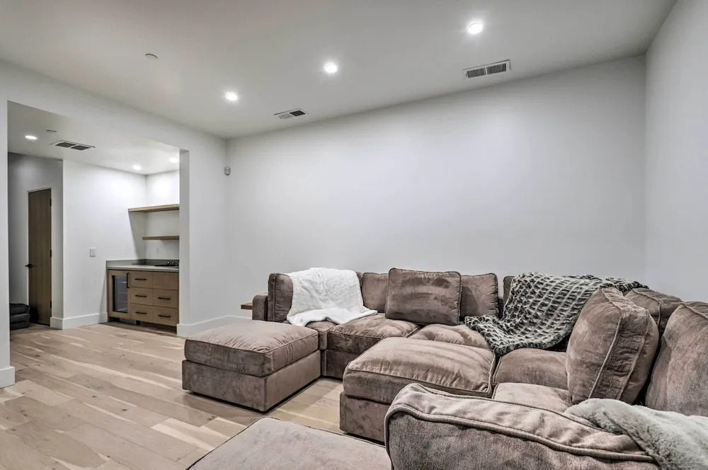 Luxe Park City Townhome w/ Hot Tub: 1/2 Mi to Lift