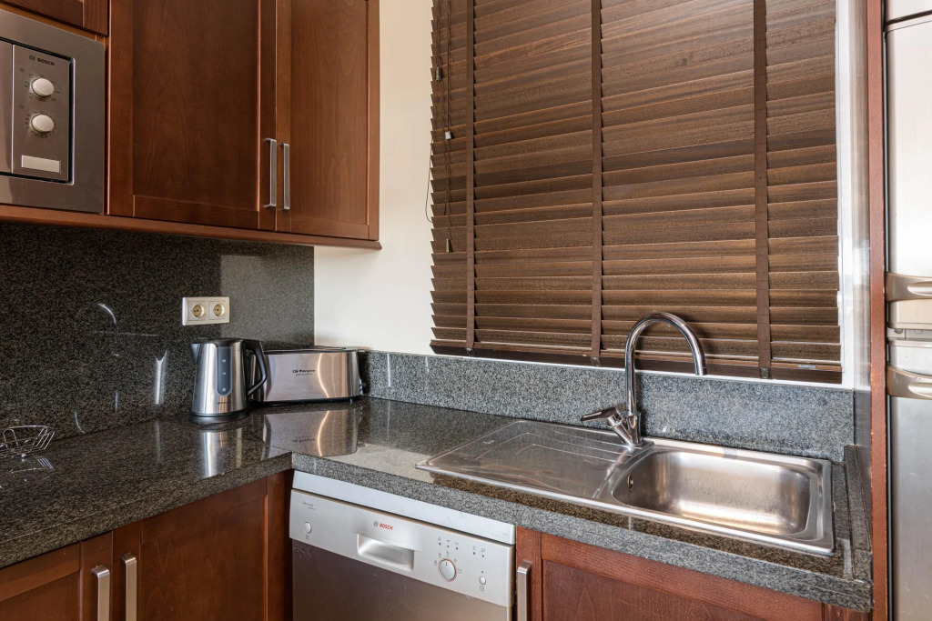 Malibu 6 -lux. 2BR Sea View Condo in Club la Costa