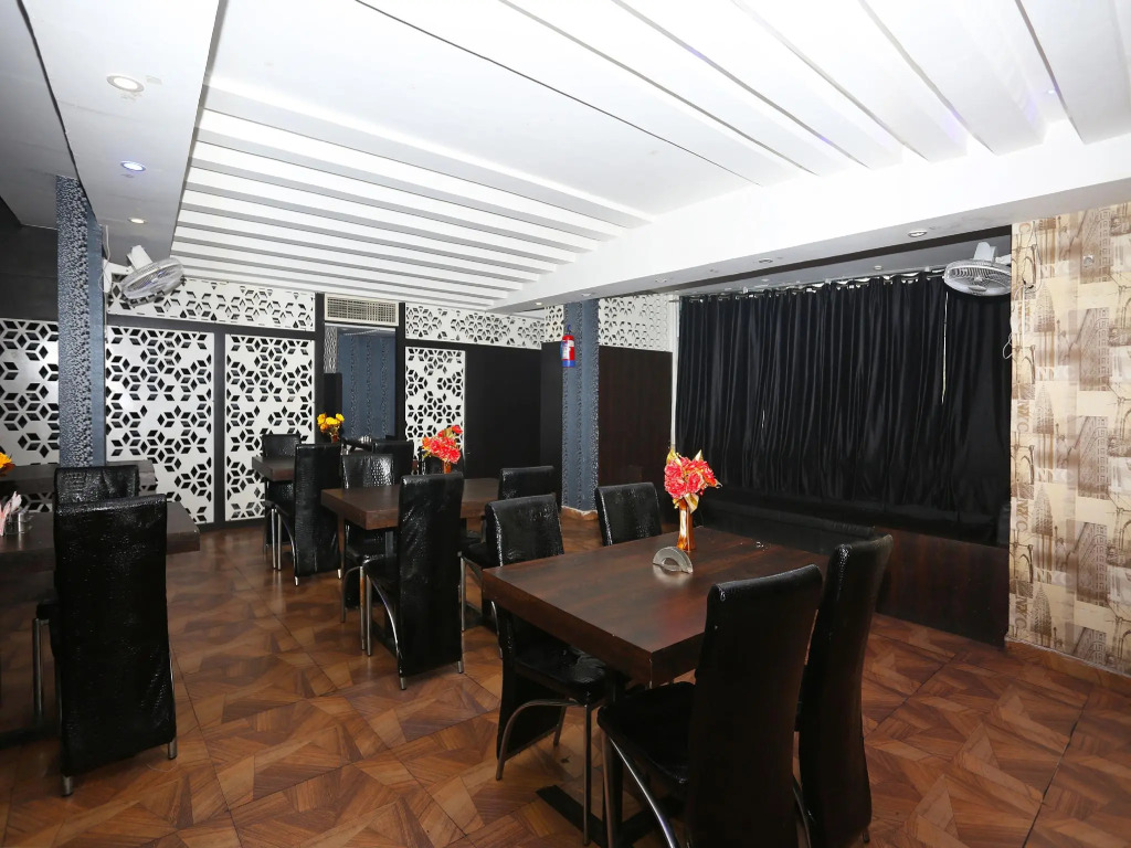 OYO 15994 Hotel Bullet Inn & Lounge